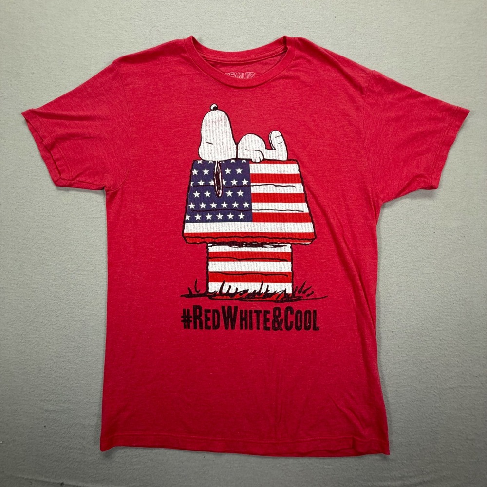Peanuts Graphic Tee Mens Medium Excellent Red Snoopy USA American Flag Doghouse